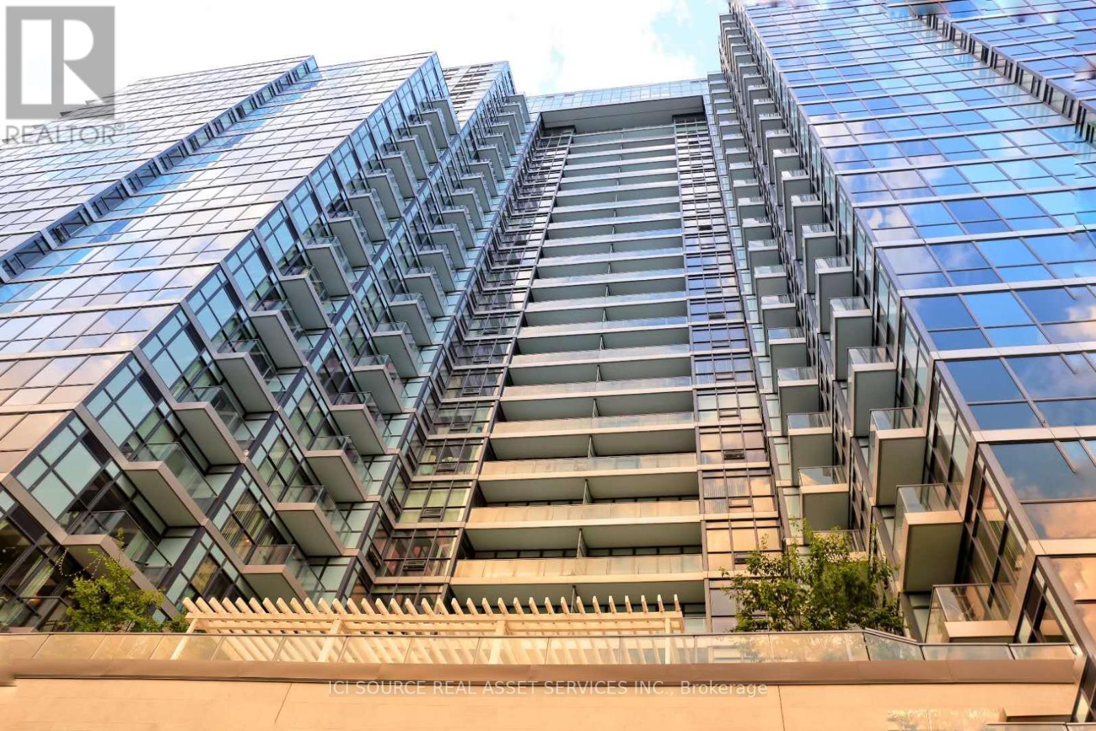 2204 - 210 Simcoe Street, Toronto, Ontario  M5T 0A9 - Photo 2 - C12515676