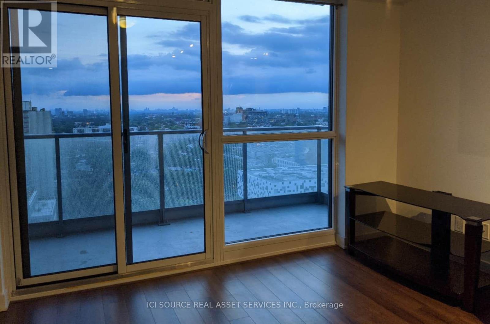 2204 - 210 Simcoe Street, Toronto, Ontario  M5T 0A9 - Photo 3 - C12515676