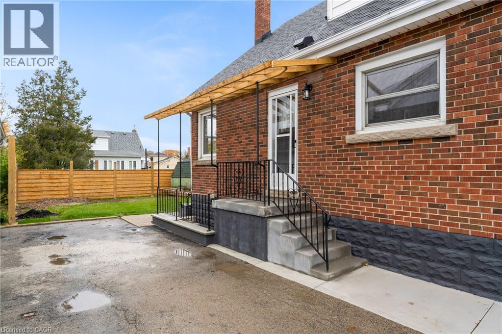 2 Wardrope Avenue Unit# 1, Stoney Creek, Ontario  L8G 1R8 - Photo 2 - 40784781