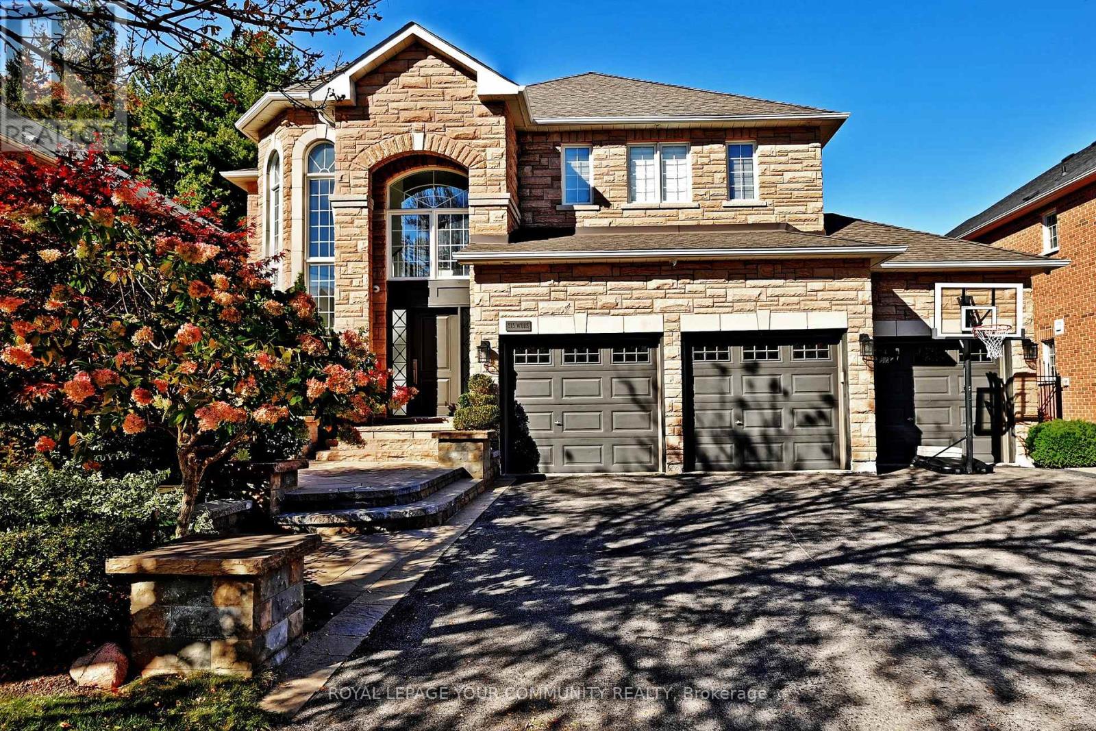 313 WILLIS DRIVE, Aurora, Ontario