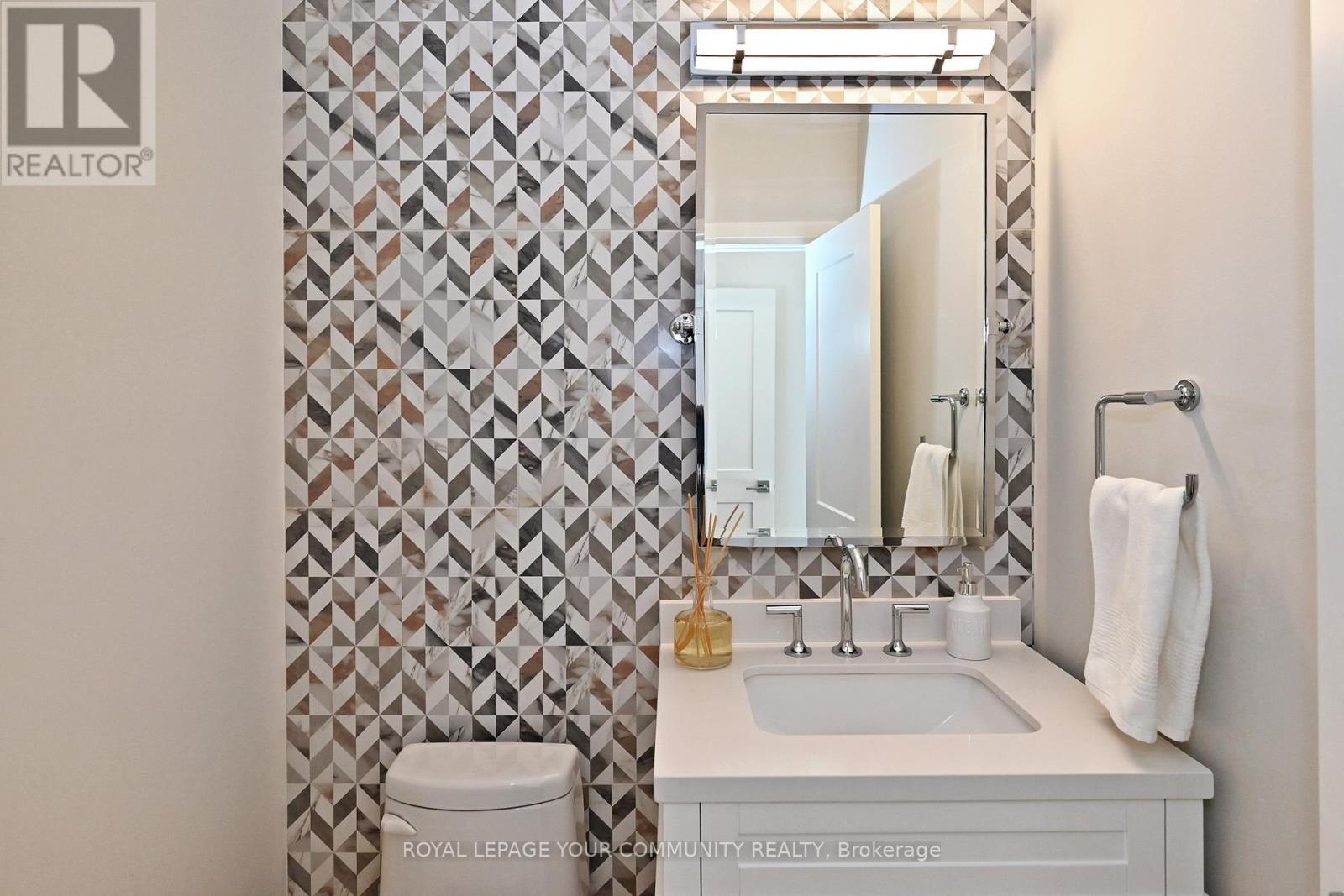 313 Willis Drive, Aurora, Ontario  L4G 7M3 - Photo 18 - N12515692