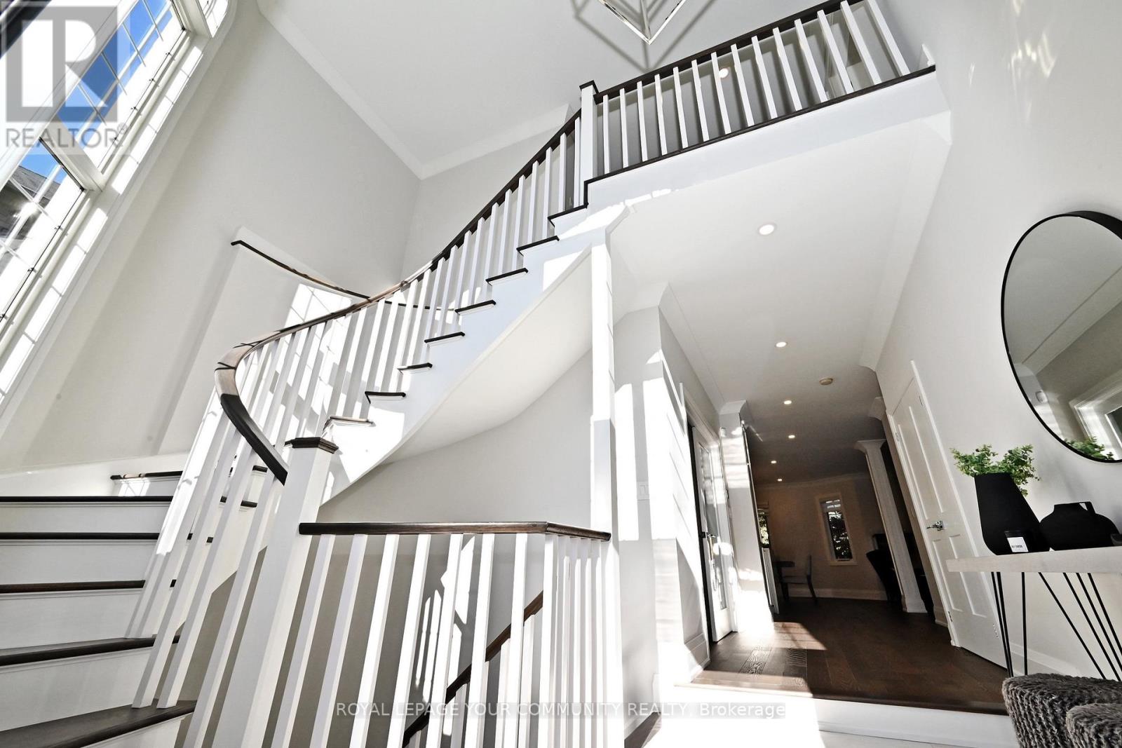 313 Willis Drive, Aurora, Ontario  L4G 7M3 - Photo 5 - N12515692