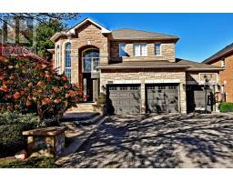 313 WILLIS DRIVE, Aurora, Ontario
