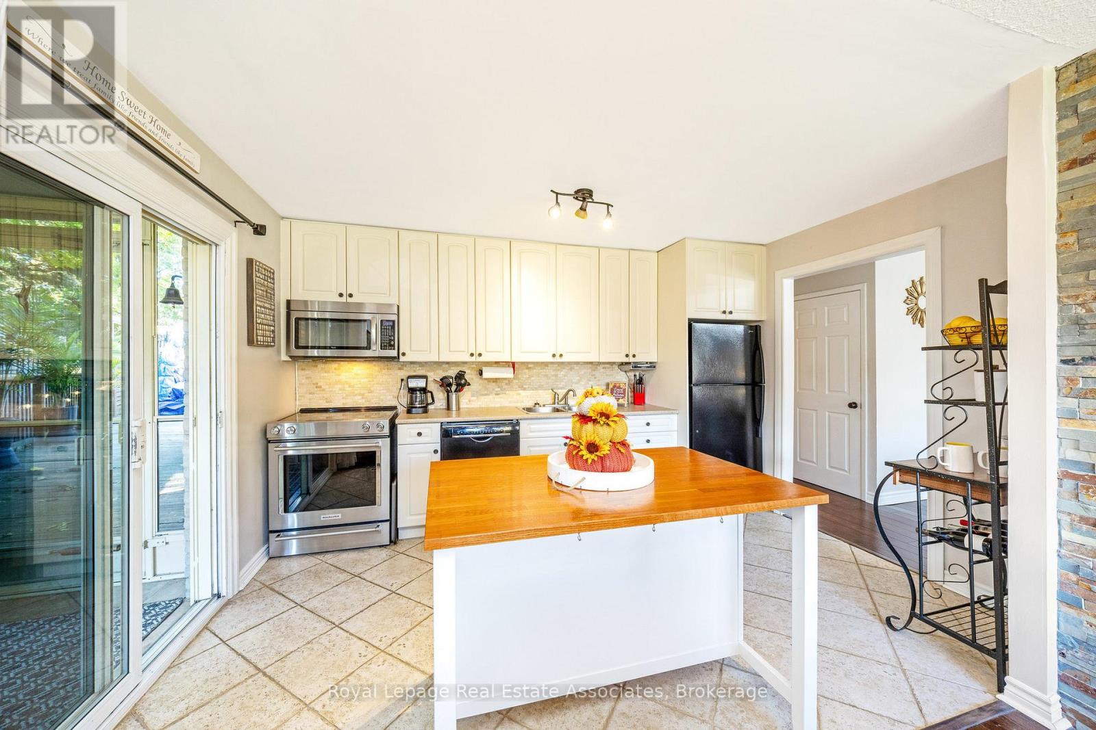 63 Bow River Crescent, Mississauga, Ontario  L5N 1J1 - Photo 16 - W12515688