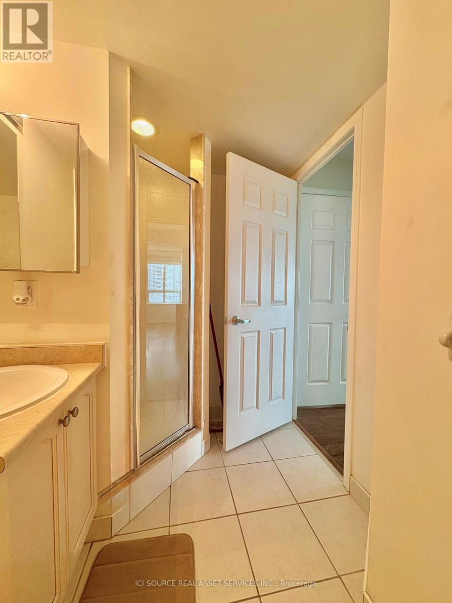 1906 - 335 Rathburn Road W, Mississauga, Ontario  L5B 0C8 - Photo 14 - W12515696