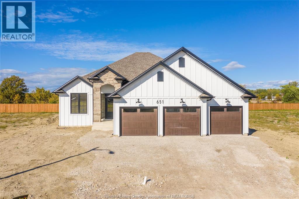 MLS# 25022516: 651 SUMMIT, Lakeshore, Canada