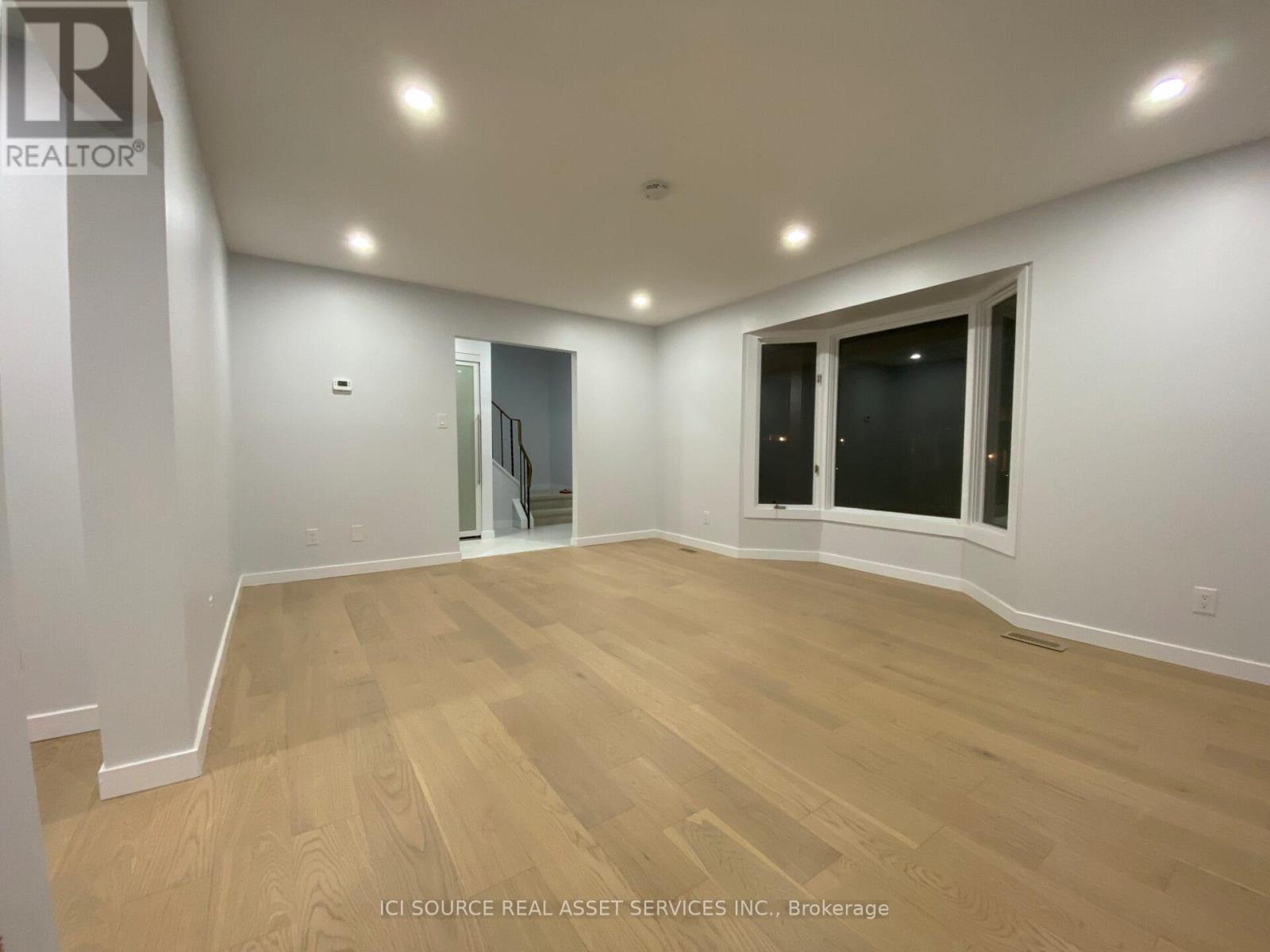 15 Scharf Lane, Ottawa, Ontario  K2L 2K3 - Photo 5 - X12515720