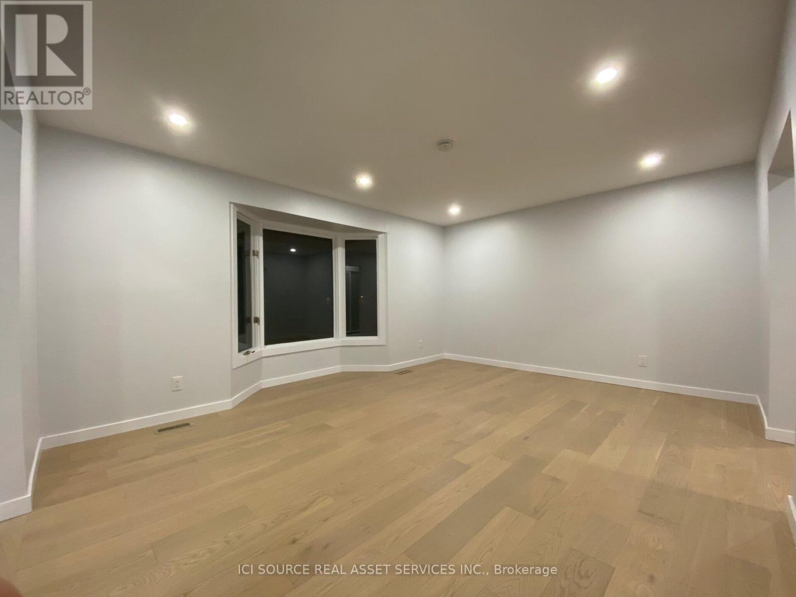 15 Scharf Lane, Ottawa, Ontario  K2L 2K3 - Photo 6 - X12515720