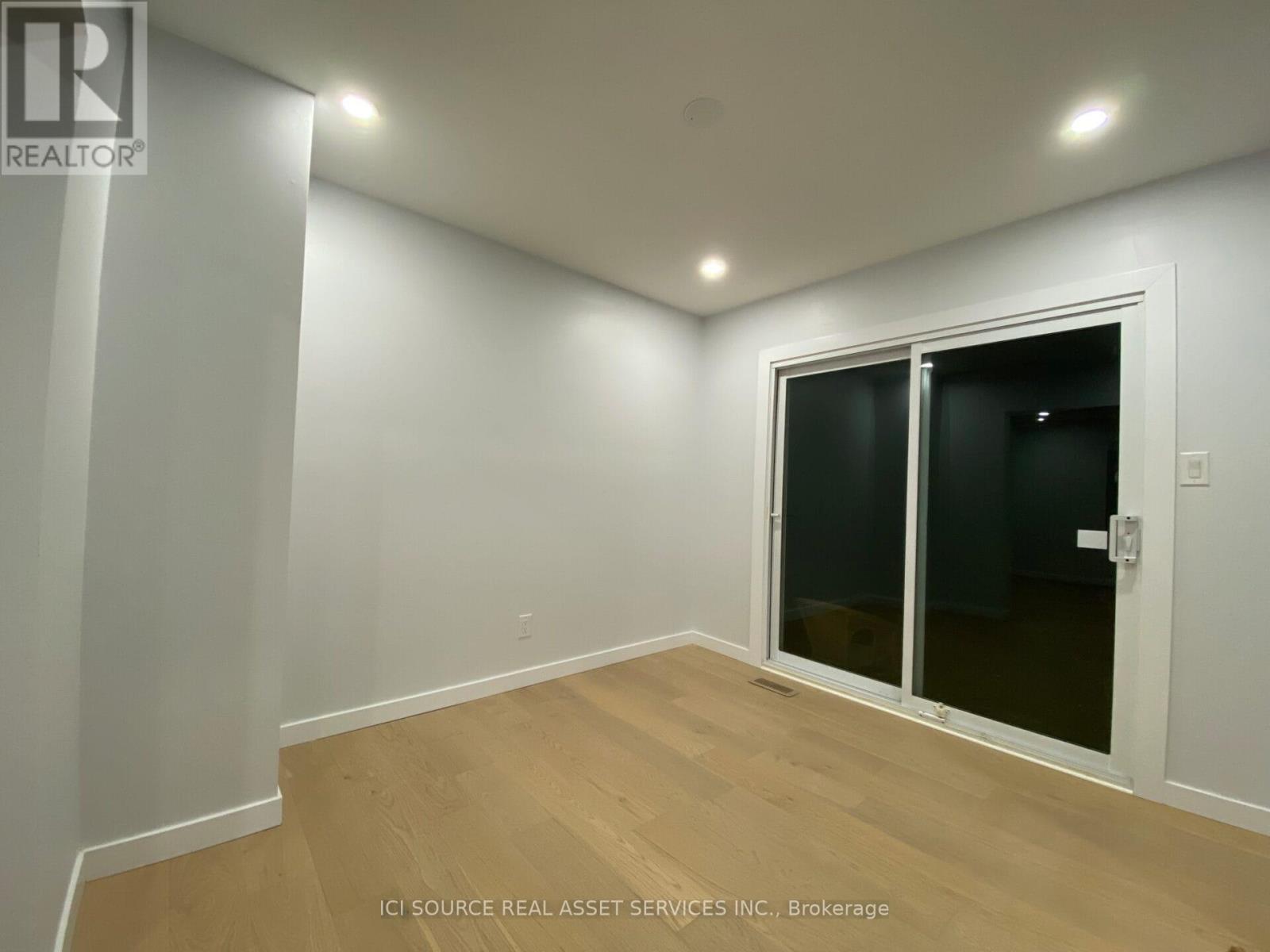 15 Scharf Lane, Ottawa, Ontario  K2L 2K3 - Photo 8 - X12515720