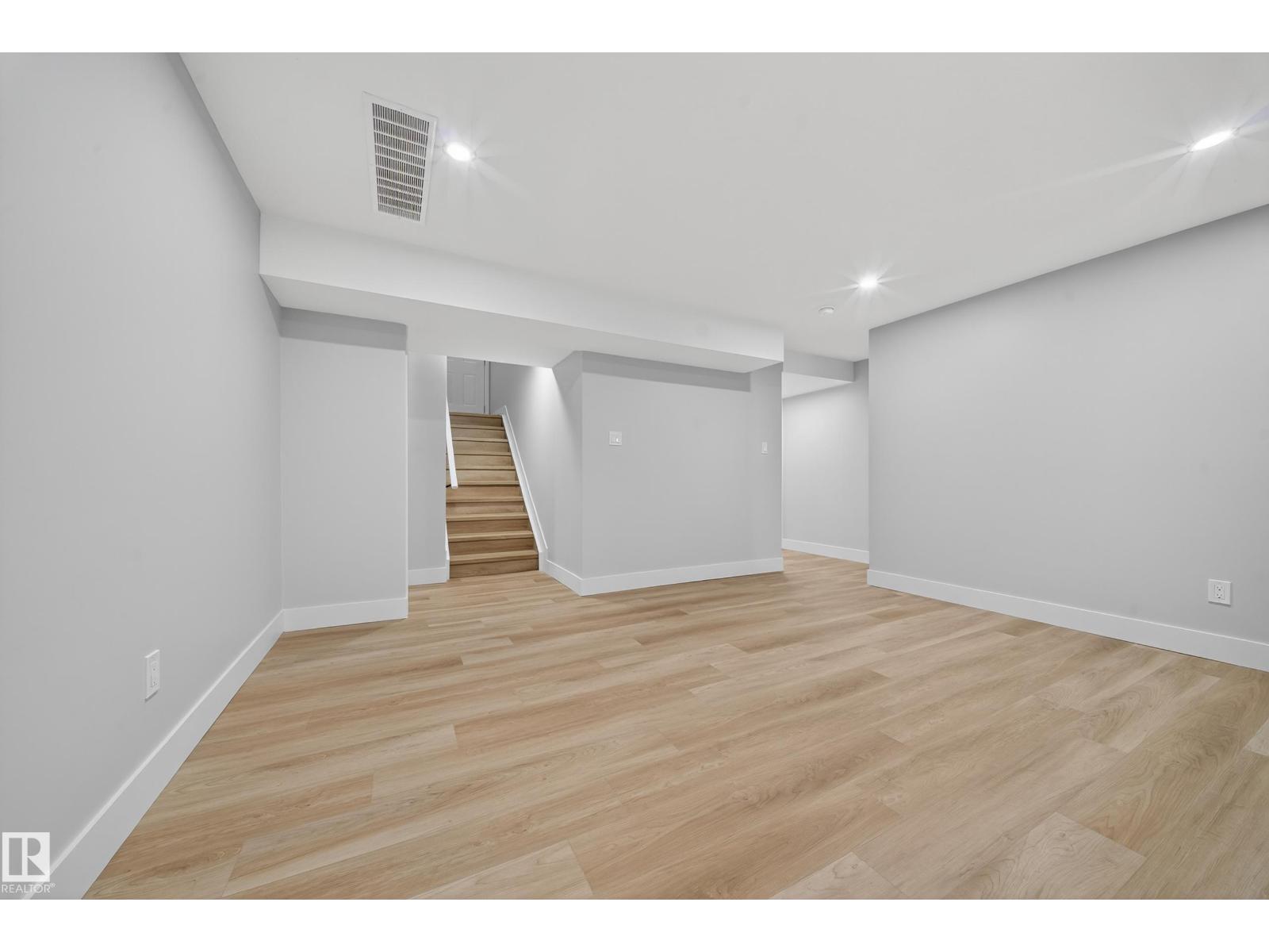 7820 22 Ave Nw, Edmonton, Alberta  T6K 2E3 - Photo 30 - E4464880