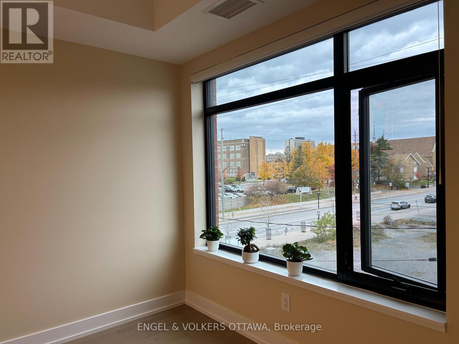 303 - 60 Springhurst Avenue, Ottawa, Ontario  K1S 5V7 - Photo 7 - X12515746