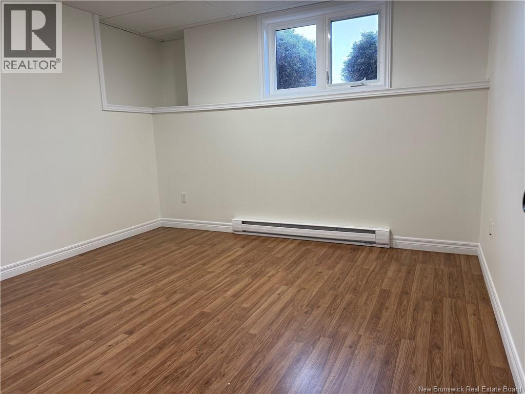 545 St-Simon, Bathurst, New Brunswick  E2A 3L7 - Photo 7 - NB129687