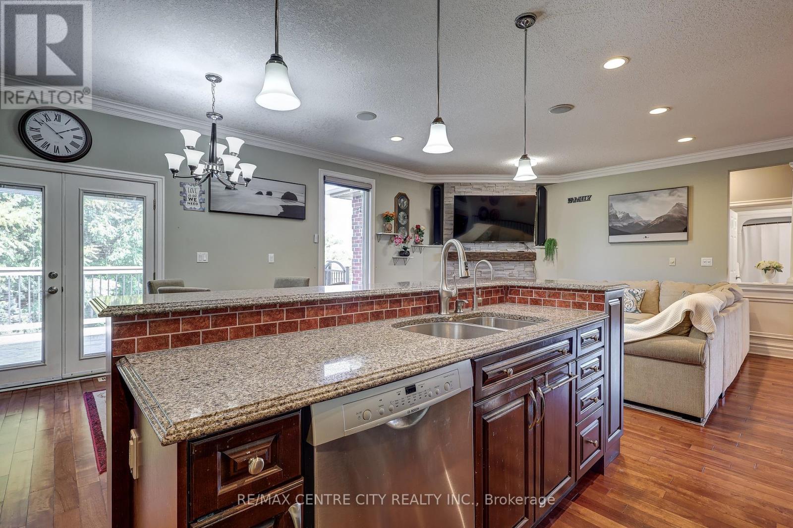 1 Mcgregor Court, St. Thomas, Ontario N5P 4H7 - Photo 24 - X12405031