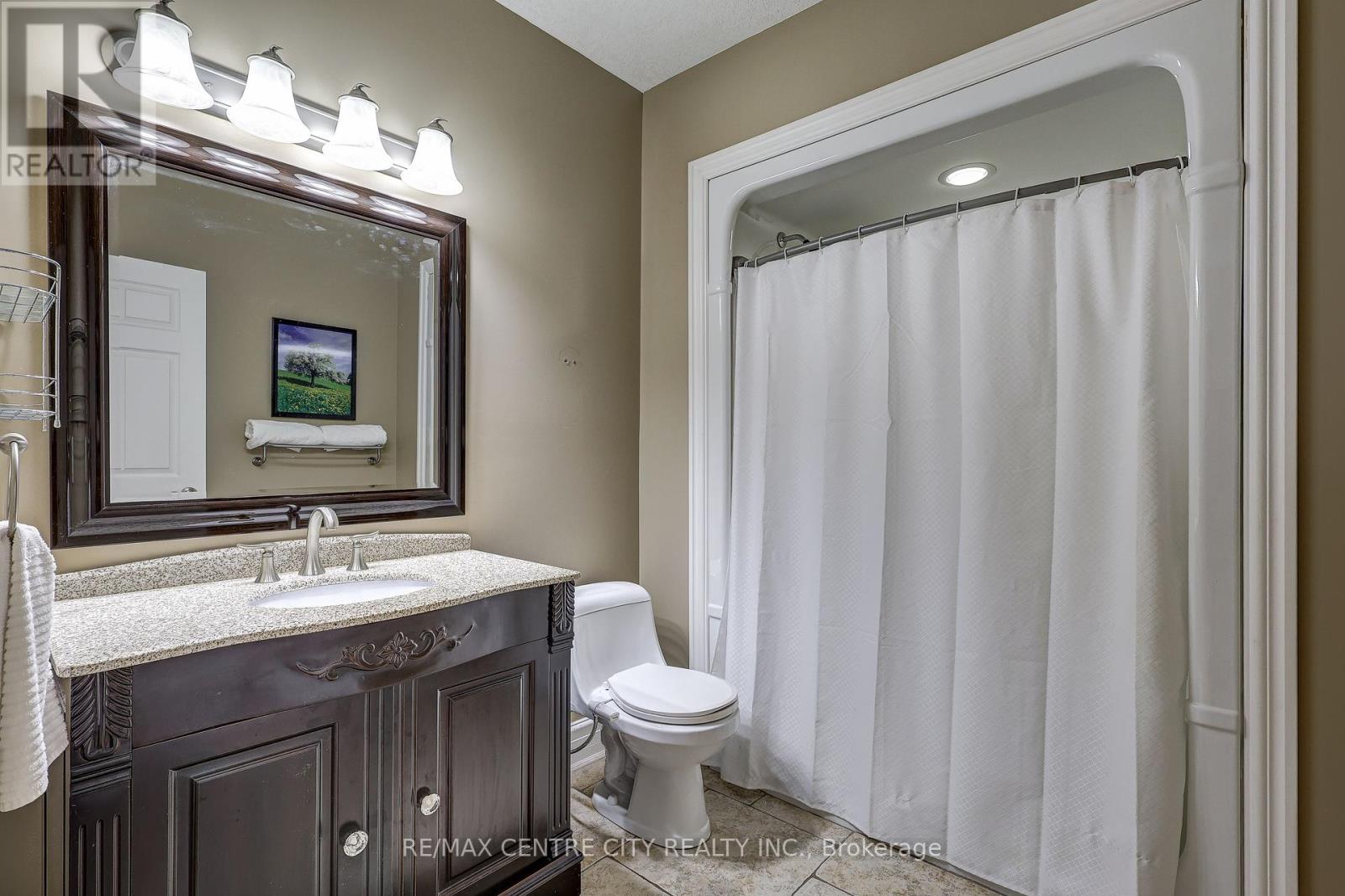 1 Mcgregor Court, St. Thomas, Ontario N5P 4H7 - Photo 39 - X12405031