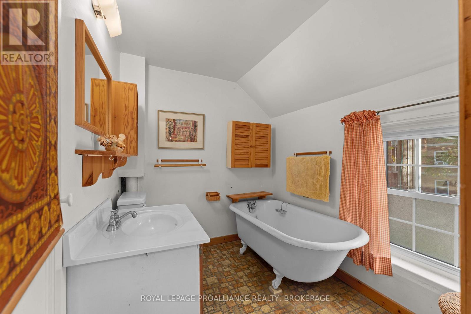 94 William Street, Kingston (Central City East), Ontario  K7L 2C5 - Photo 23 - X12515764