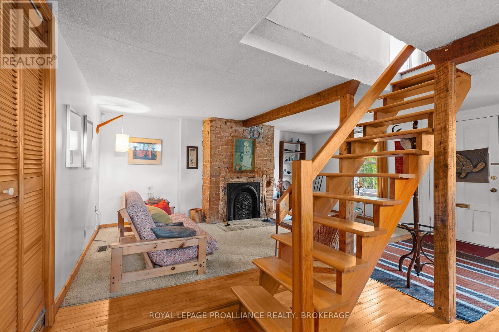 94 William Street, Kingston (Central City East), Ontario  K7L 2C5 - Photo 6 - X12515764