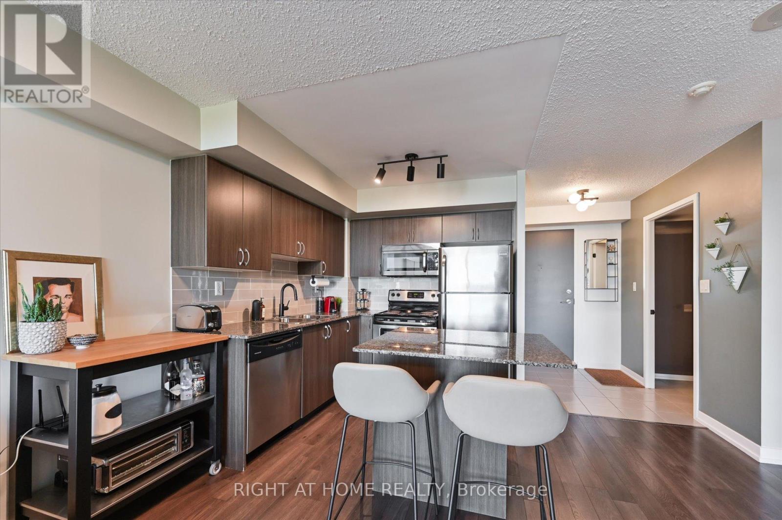 910 - 816 Lansdowne Avenue, Toronto, Ontario  M6H 4K6 - Photo 12 - W12515738