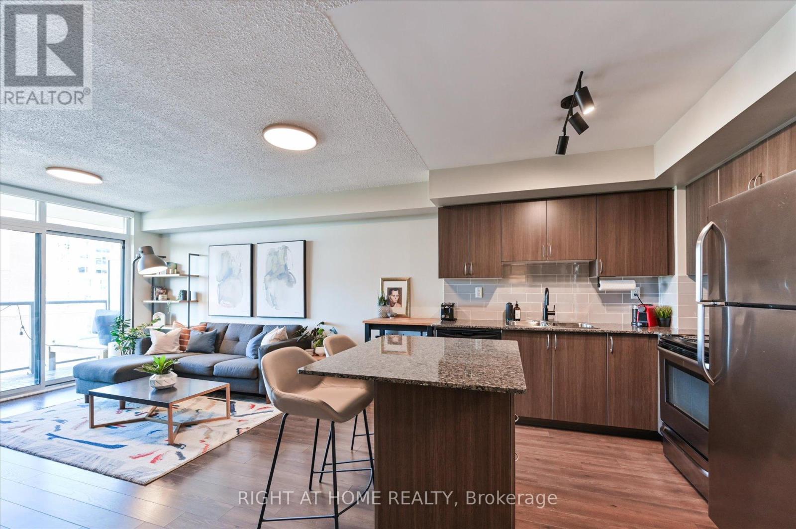 910 - 816 Lansdowne Avenue, Toronto, Ontario  M6H 4K6 - Photo 13 - W12515738