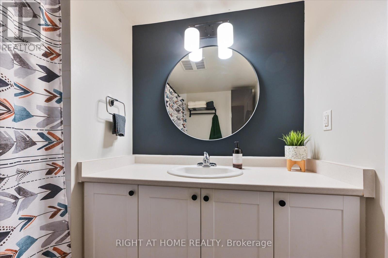 910 - 816 Lansdowne Avenue, Toronto, Ontario  M6H 4K6 - Photo 18 - W12515738