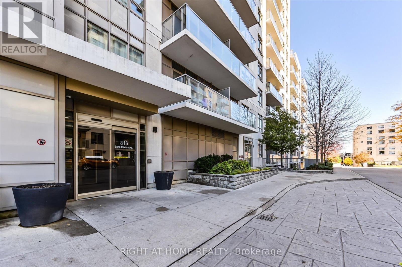 910 - 816 Lansdowne Avenue, Toronto, Ontario  M6H 4K6 - Photo 3 - W12515738