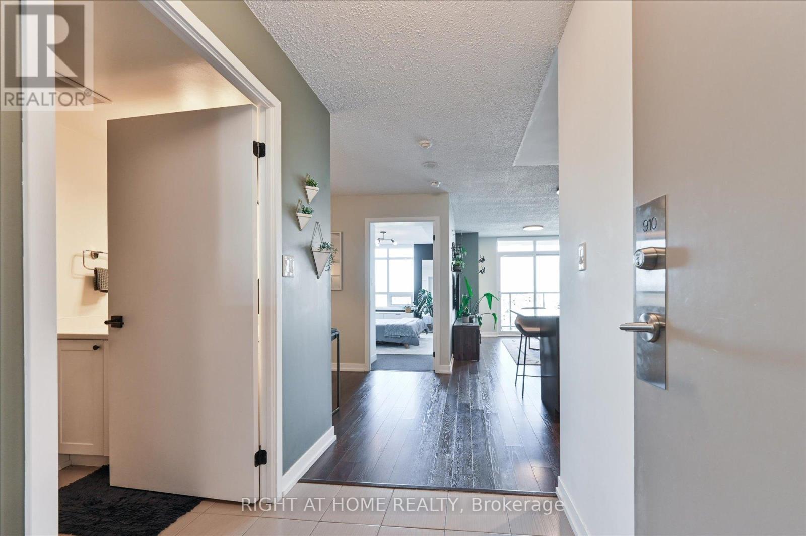 910 - 816 Lansdowne Avenue, Toronto, Ontario  M6H 4K6 - Photo 7 - W12515738