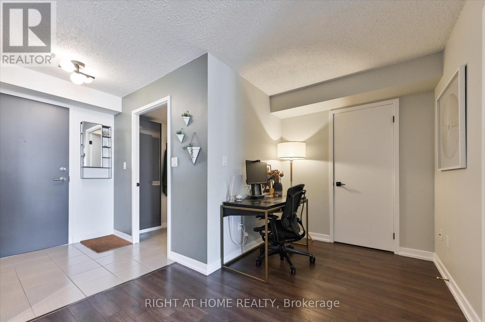 910 - 816 Lansdowne Avenue, Toronto, Ontario  M6H 4K6 - Photo 8 - W12515738