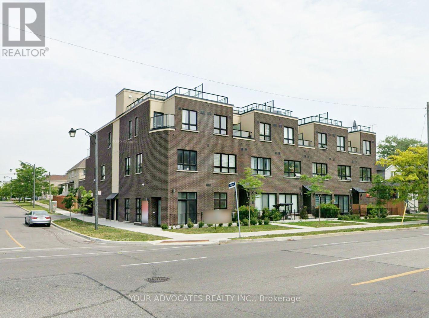 <div class="slider-price">$724,000</div><p>9 Vivian Road, Toronto, Ontario</p>