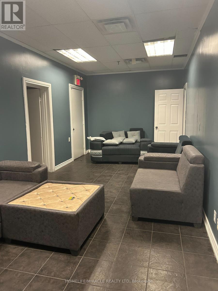 1700 Sismet Road, Mississauga, Ontario  L4W 1R4 - Photo 5 - W12515262