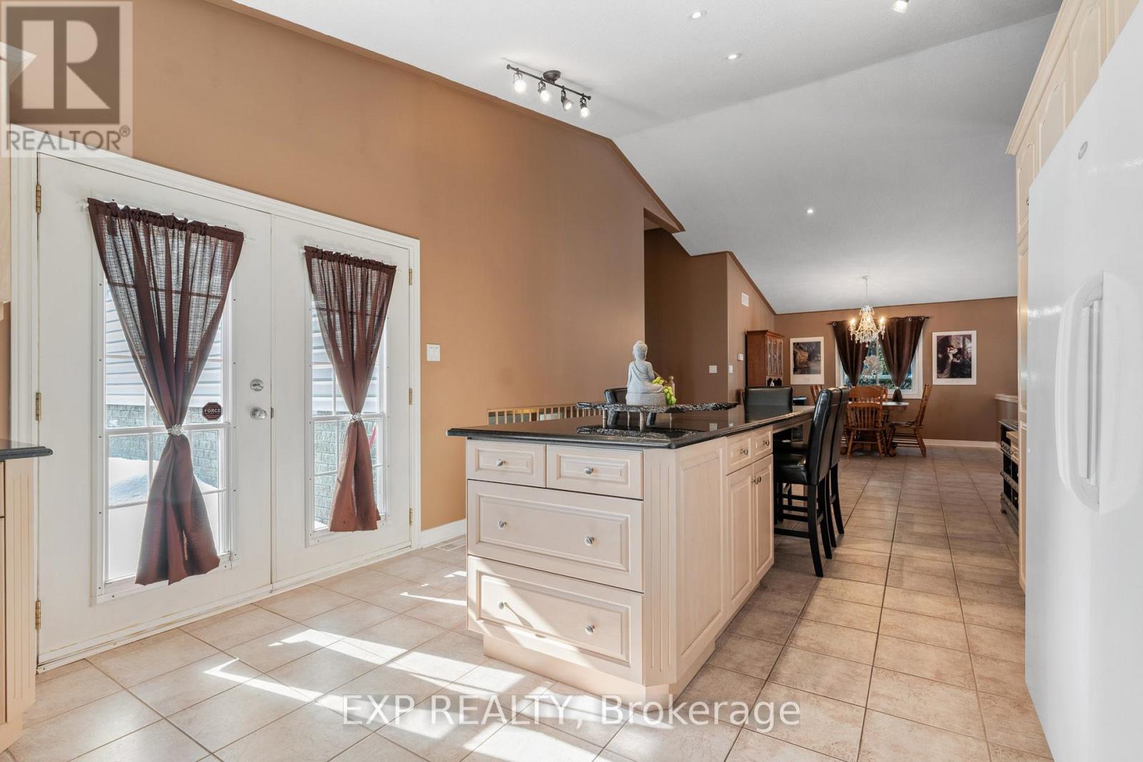 7090 Julie Drive, Niagara Falls (Forestview), Ontario  L2H 3L4 - Photo 10 - X12515770