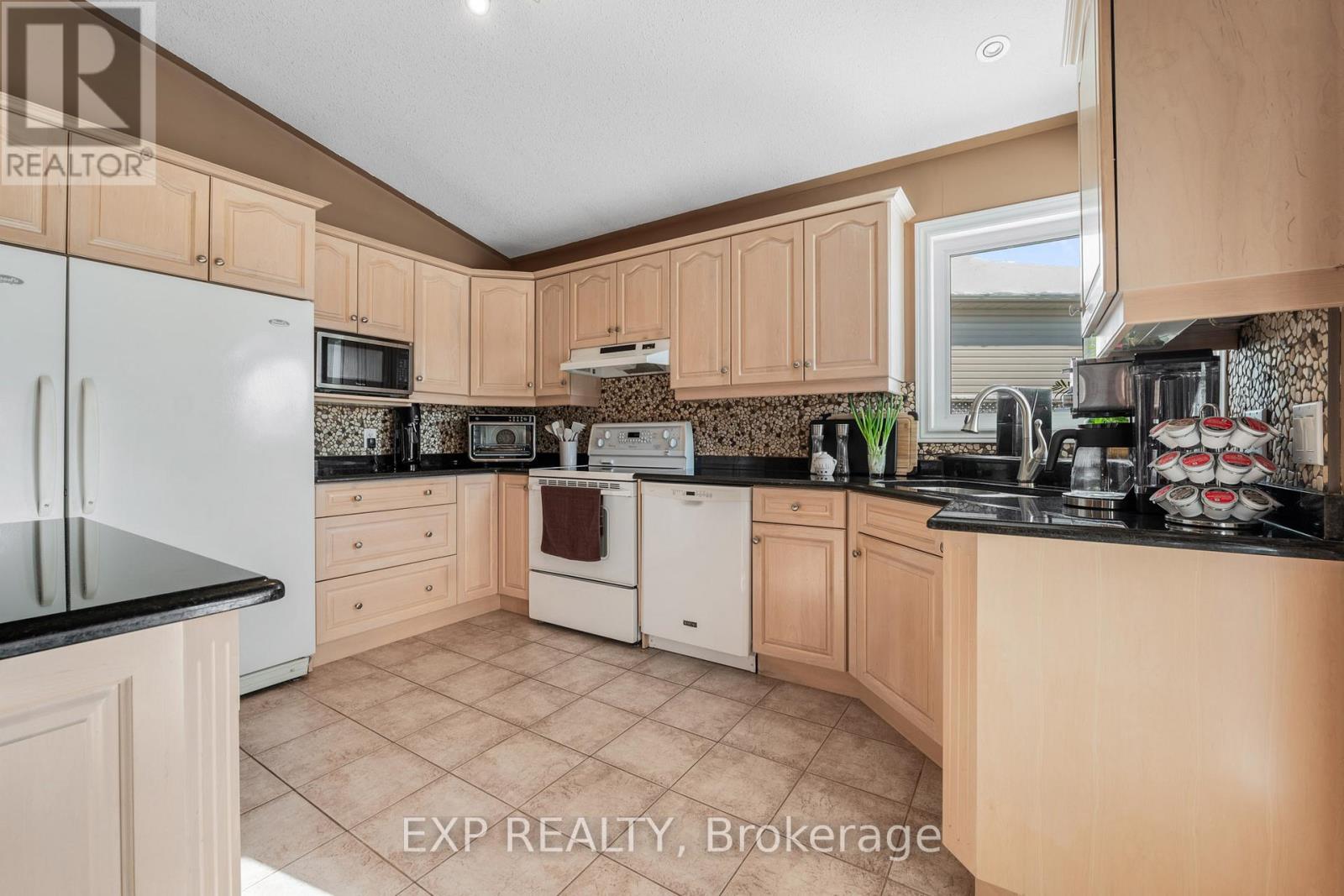 7090 Julie Drive, Niagara Falls (Forestview), Ontario  L2H 3L4 - Photo 11 - X12515770