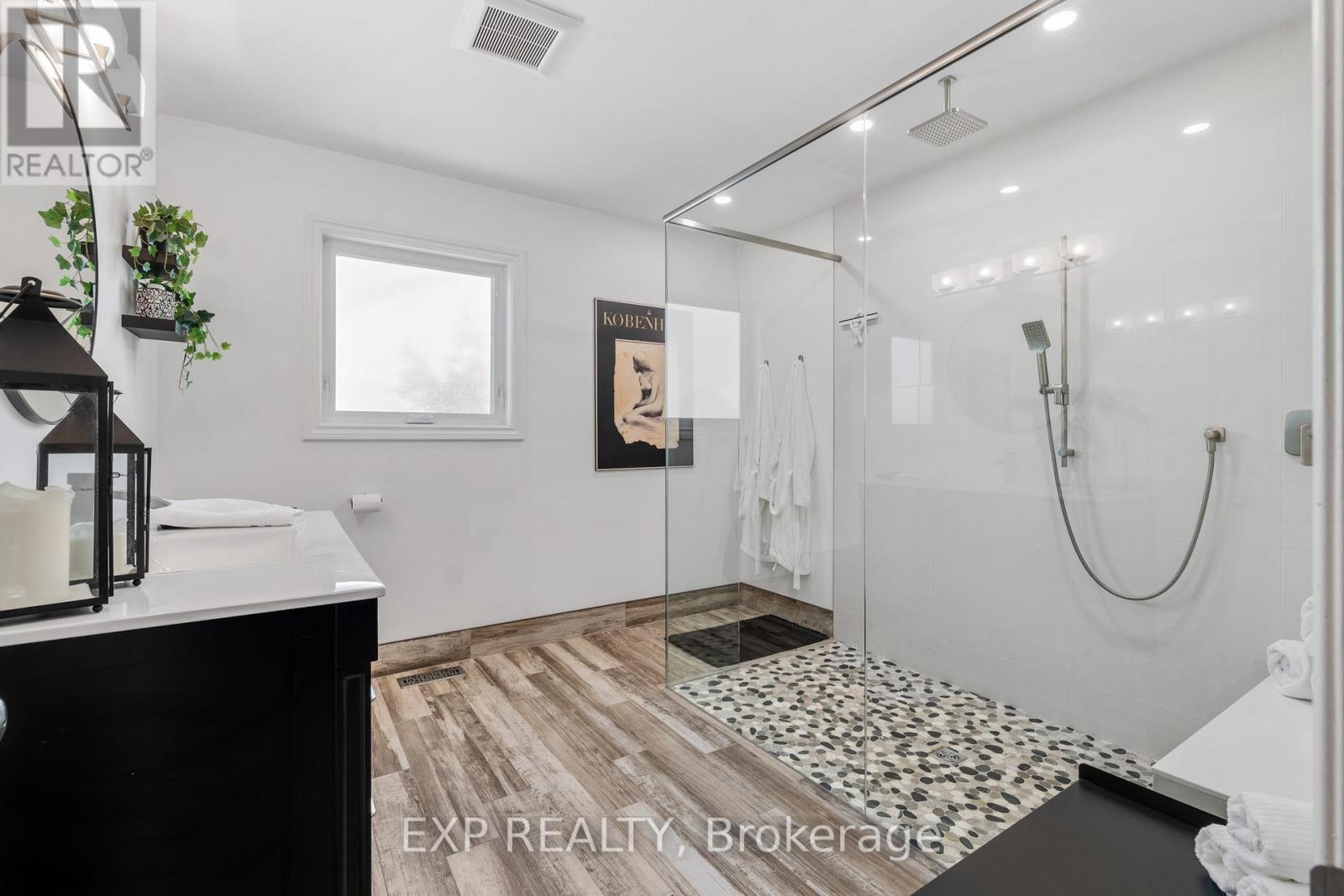 7090 Julie Drive, Niagara Falls (Forestview), Ontario  L2H 3L4 - Photo 14 - X12515770