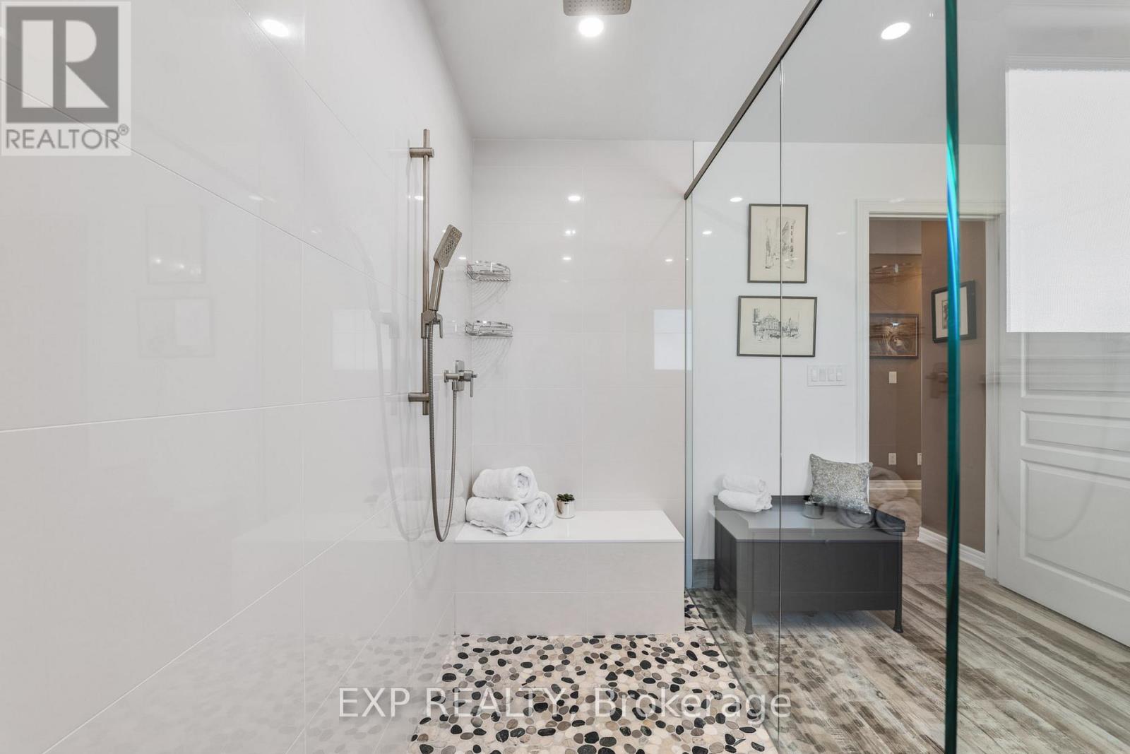 7090 Julie Drive, Niagara Falls (Forestview), Ontario  L2H 3L4 - Photo 15 - X12515770