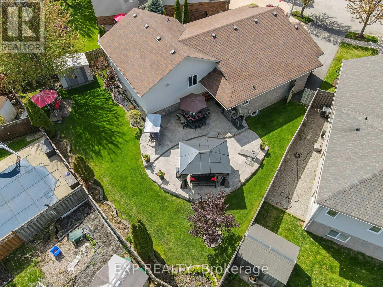 7090 Julie Drive, Niagara Falls (Forestview), Ontario  L2H 3L4 - Photo 34 - X12515770