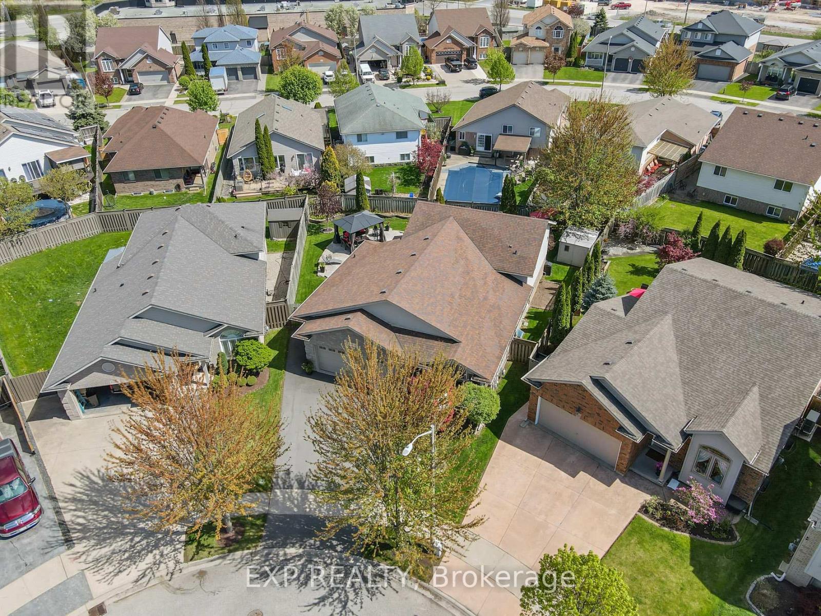 7090 Julie Drive, Niagara Falls (Forestview), Ontario  L2H 3L4 - Photo 36 - X12515770