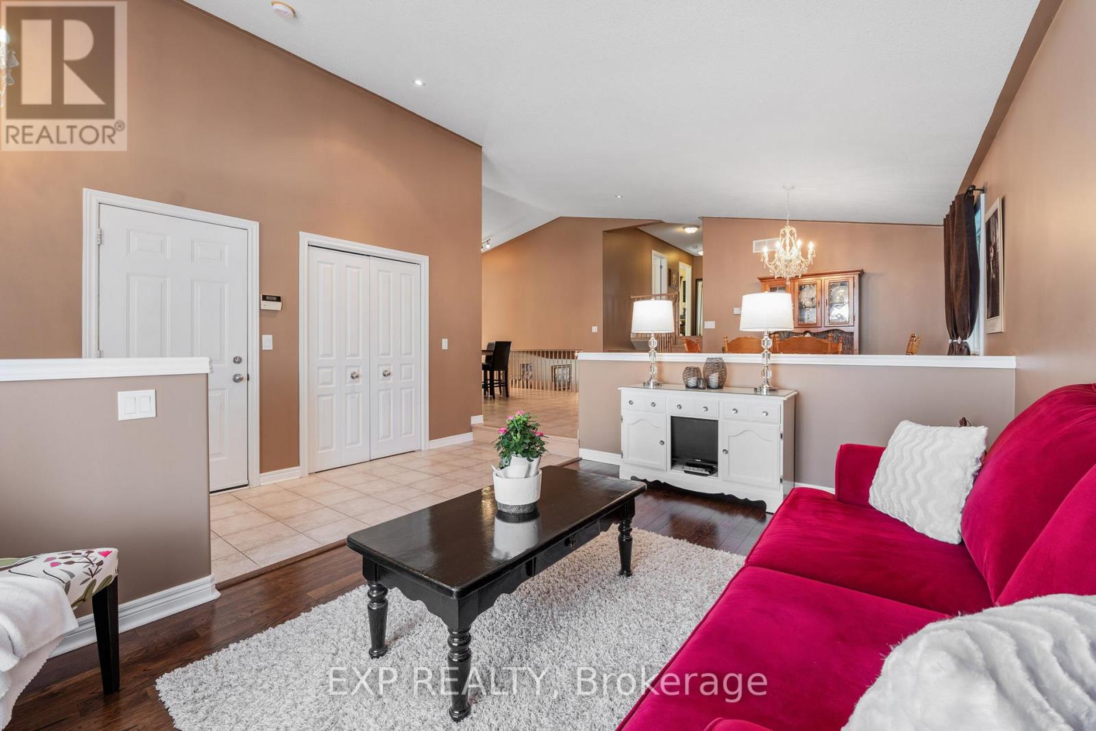 7090 Julie Drive, Niagara Falls (Forestview), Ontario  L2H 3L4 - Photo 5 - X12515770