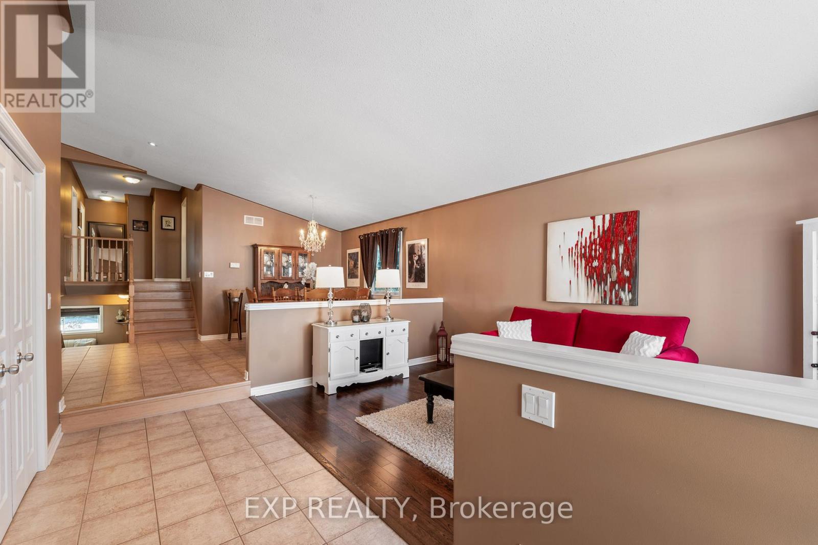 7090 Julie Drive, Niagara Falls (Forestview), Ontario  L2H 3L4 - Photo 6 - X12515770