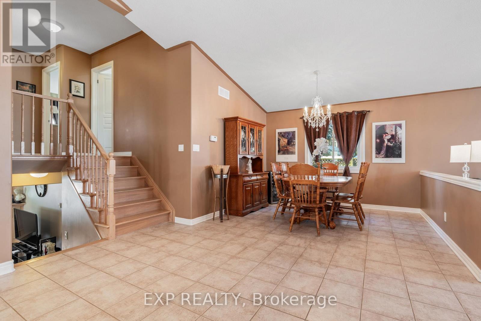 7090 Julie Drive, Niagara Falls (Forestview), Ontario  L2H 3L4 - Photo 7 - X12515770