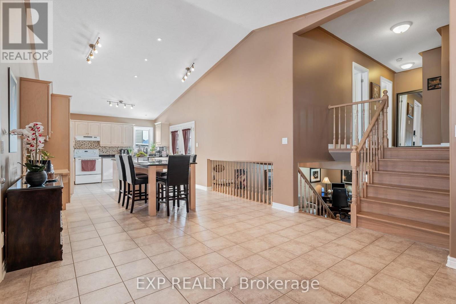 7090 Julie Drive, Niagara Falls (Forestview), Ontario  L2H 3L4 - Photo 8 - X12515770