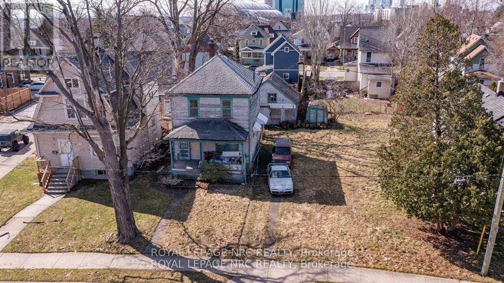 4742 Epworth Circle, Niagara Falls (Downtown), Ontario  L2E 1C9 - Photo 2 - X12515802