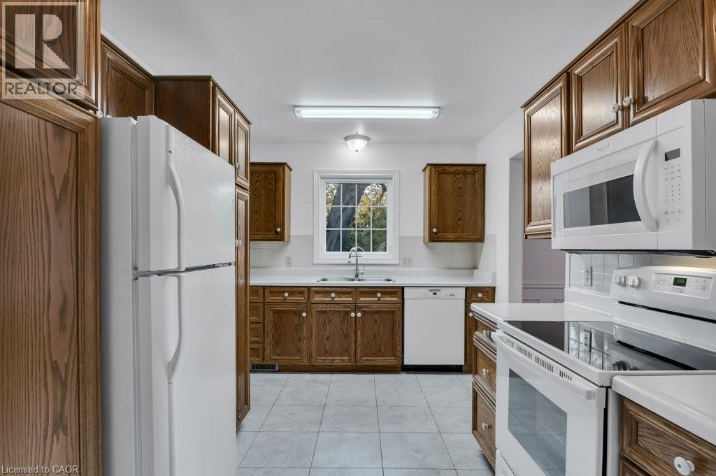 24 Lake Street, Grimsby, Ontario  L3M 2G7 - Photo 10 - 40780905