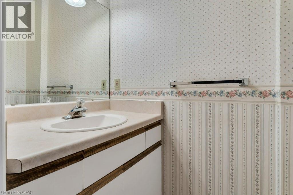 24 Lake Street, Grimsby, Ontario  L3M 2G7 - Photo 7 - 40780905