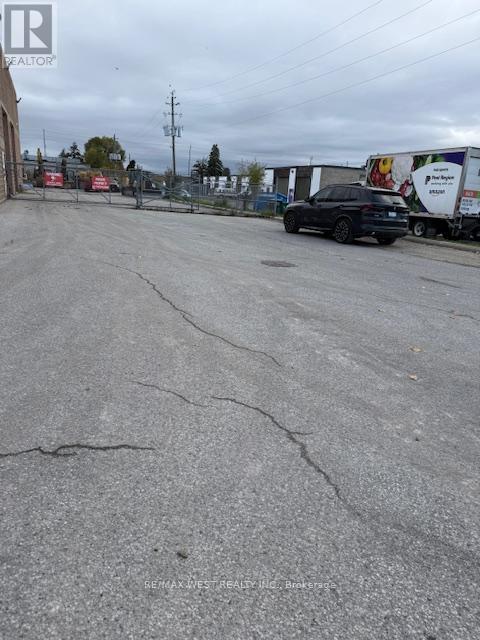 2 - 69 Healey Road, Caledon, Ontario  L7E 5A4 - Photo 4 - W12481571