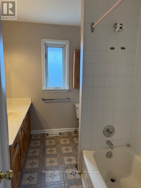 13576 Coleraine Drive, Caledon, Ontario L7E 2M5 - Photo 5 - W12463158