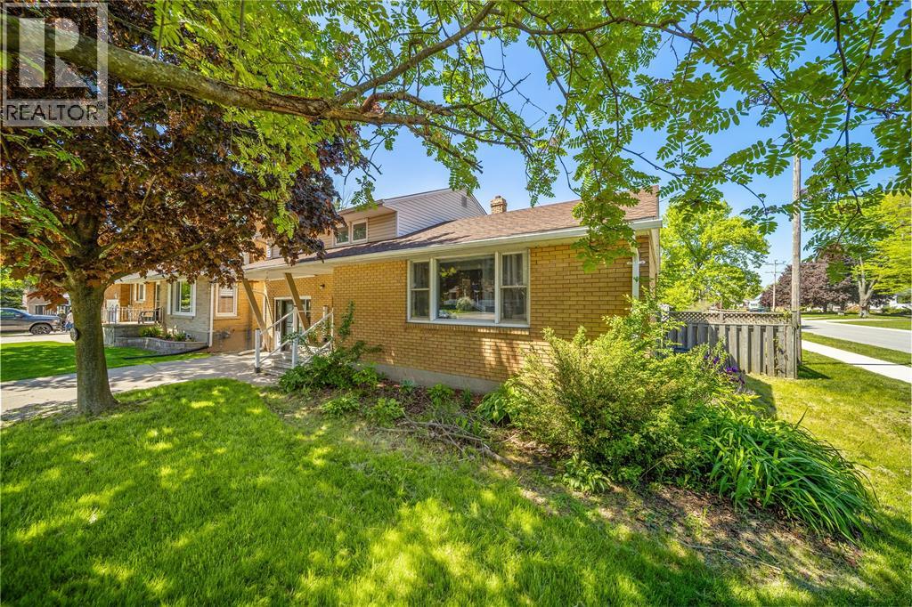 212 Cameron Street, St Clair, Ontario N0N 1G0 - Photo 4 - 25028081