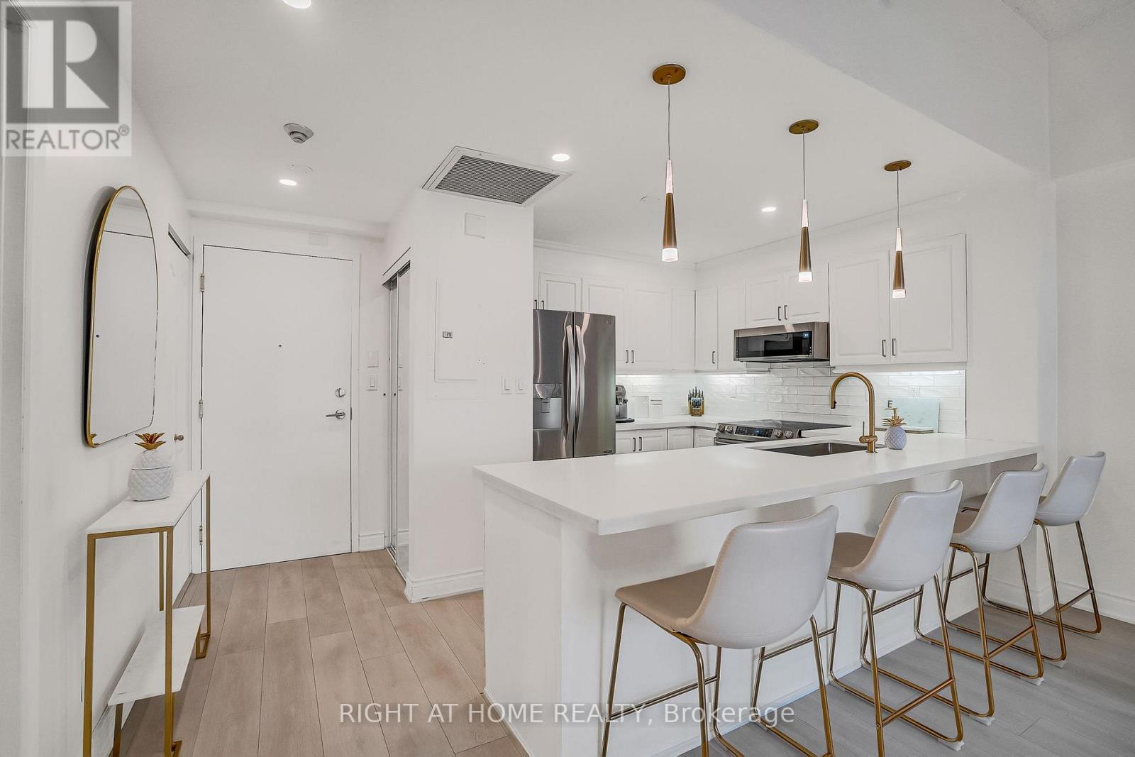 205 - 4198 Dundas Street W, Toronto, Ontario  M8X 1Y6 - Photo 3 - W12405766