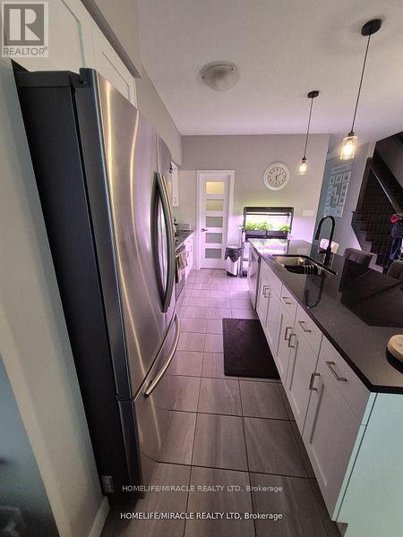 886 Robert Ferrie Drive, Kitchener, Ontario  N2R 0P2 - Photo 13 - X12514532