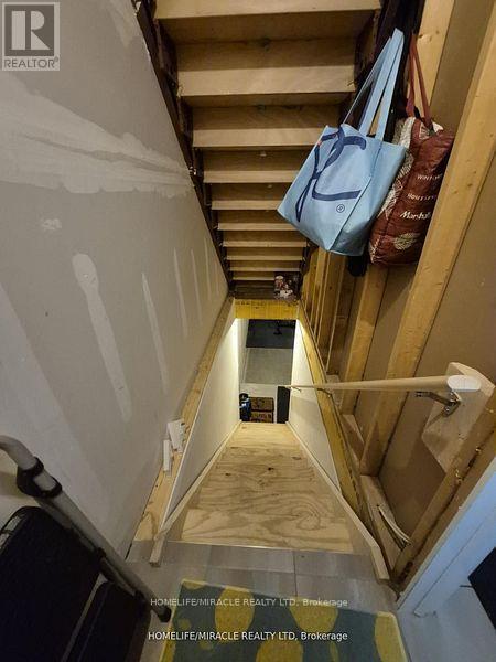 886 Robert Ferrie Drive, Kitchener, Ontario  N2R 0P2 - Photo 12 - X12514532