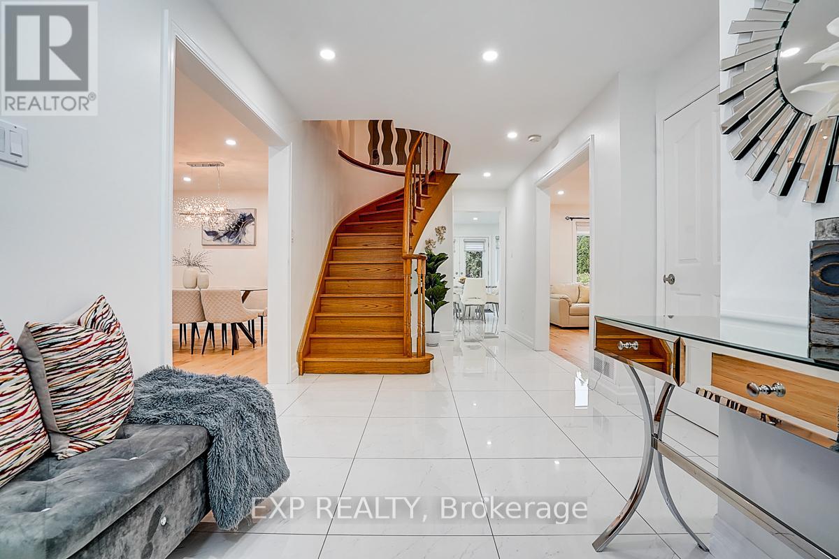 14 Prince Drive, Bradford West Gwillimbury (Bradford), Ontario  L3Z 3B7 - Photo 4 - N12515826