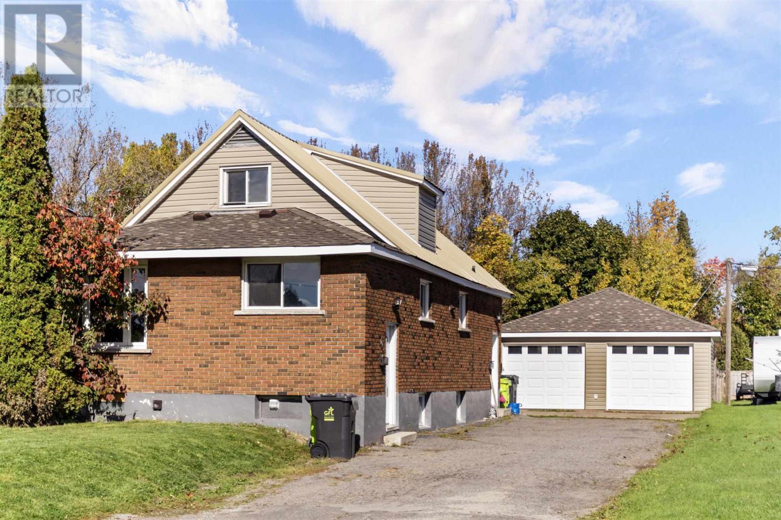 46 Stevens St, Sault Ste. Marie, Ontario  P6B 3N7 - Photo 1 - SM252969