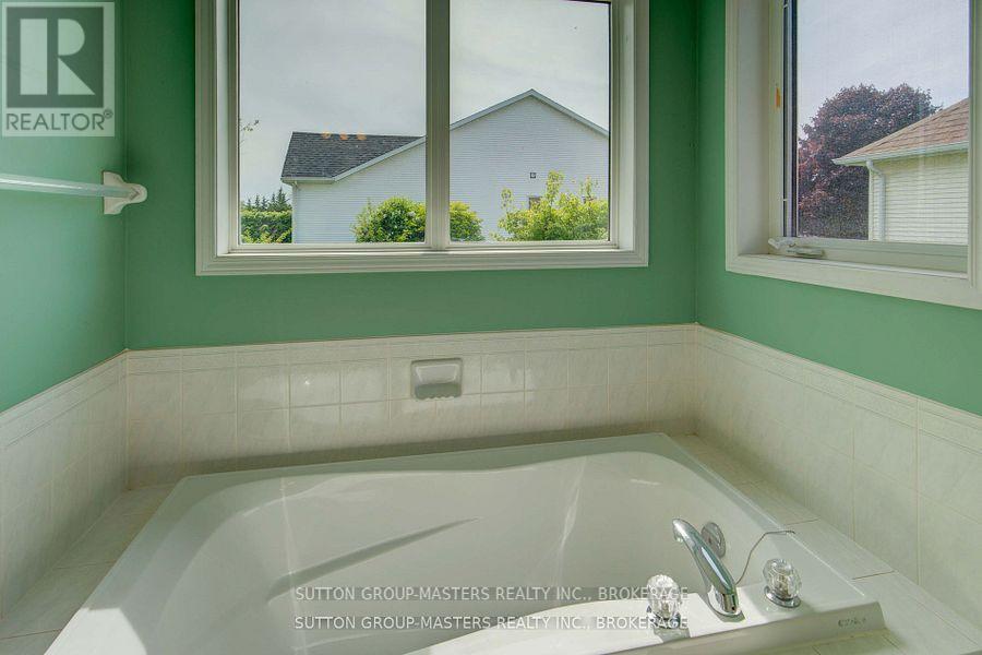 3 Empire Court, Loyalist (Bath), Ontario  K0H 1G0 - Photo 17 - X12515868